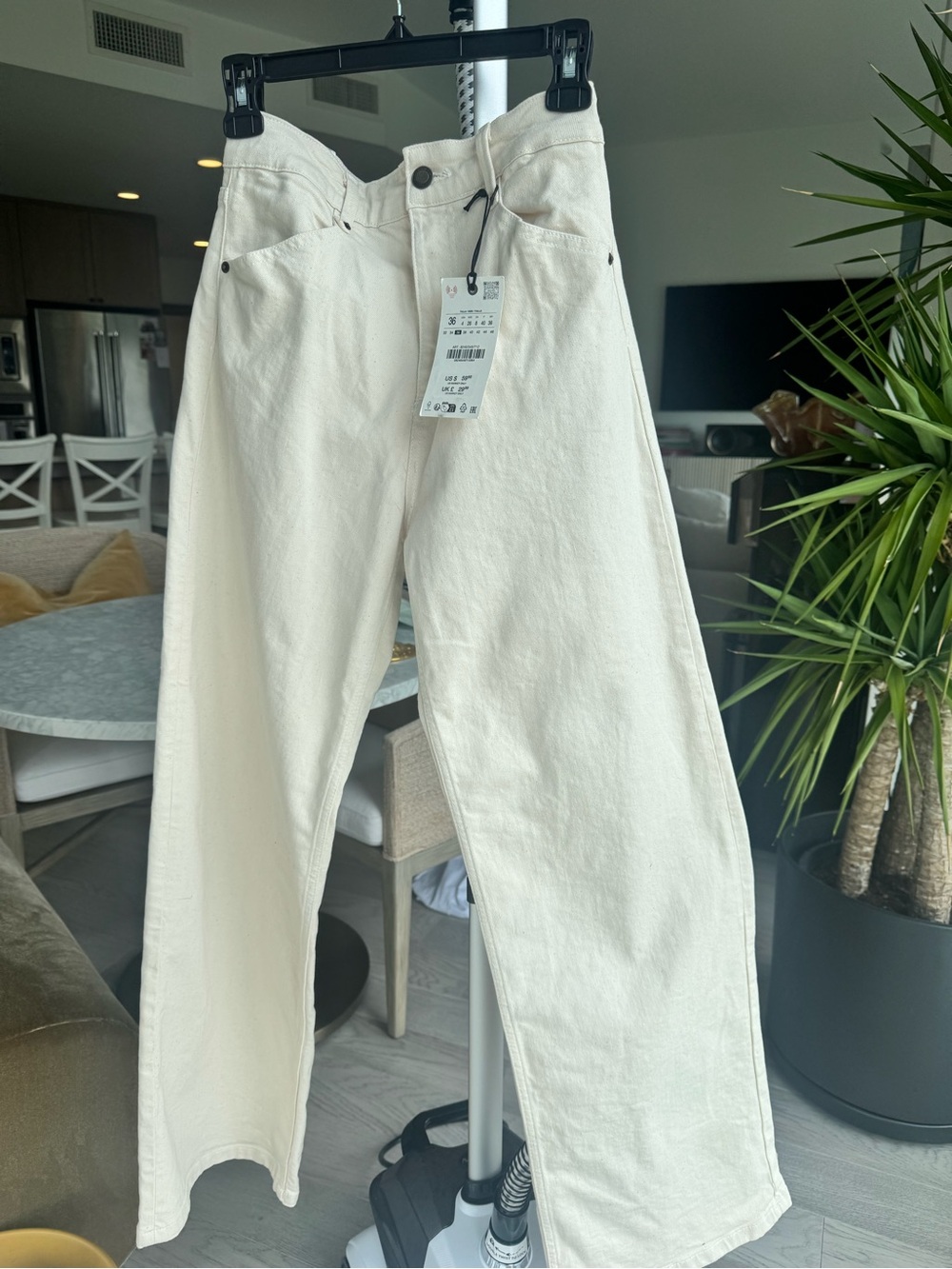 Zara Cream High Rise Wide Leg Jeans NWT Size 4
